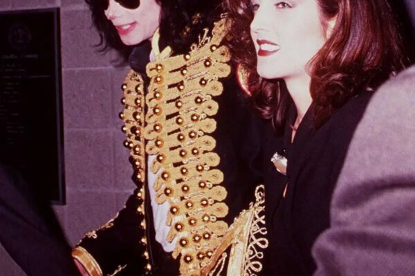 October 7, 1994 Memphis, Tenn. Michael Jackson & Lisa Marie Presley Backstage At "Elvis The Tribute" At The Pyrmid Theatre