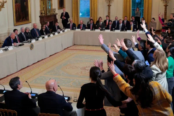 U.S. President Donald Trump takes questions from members of the media during a meeting with oil and gas executives in the East Room of the White House on January 9, 2026 in Washington, DC. (Illustrative)