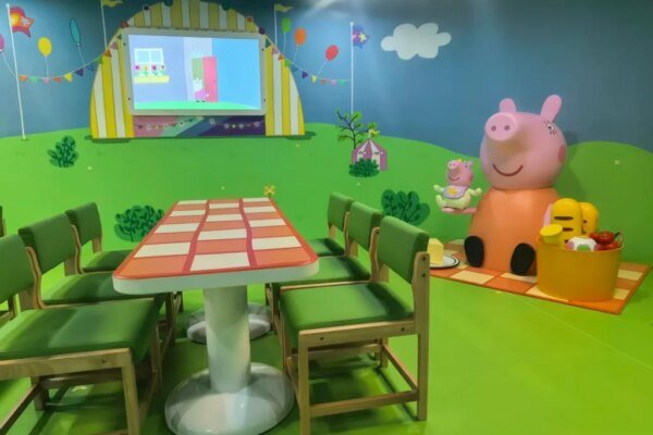 Peppa Pig Play Cafe Opening in China, New Transformers Ride in Brazil