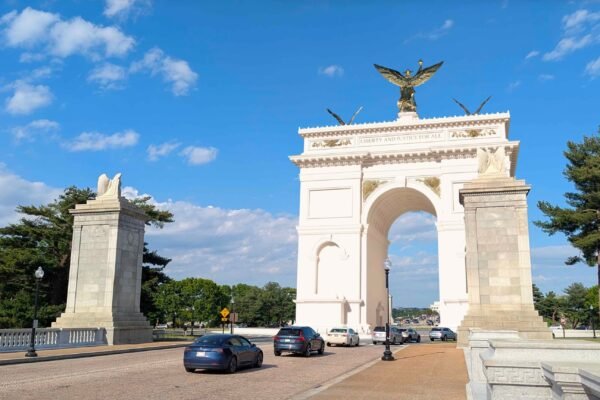 Veterans ask federal judge to block Trump's arch unless Congress approves it