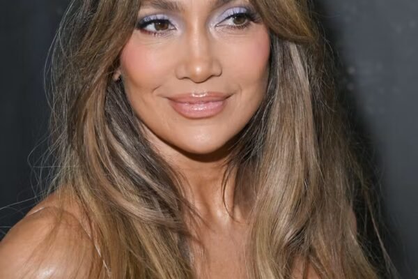 Jennifer Lopez with frosted purple eye makeup